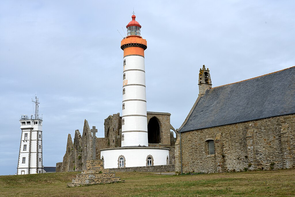 Les phares de Bretagne : histoire, visites et anecdotes insolites